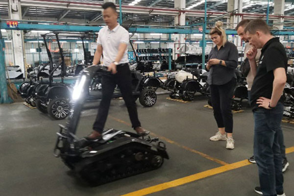 2024 Piano da un rivenditore di motoslitte