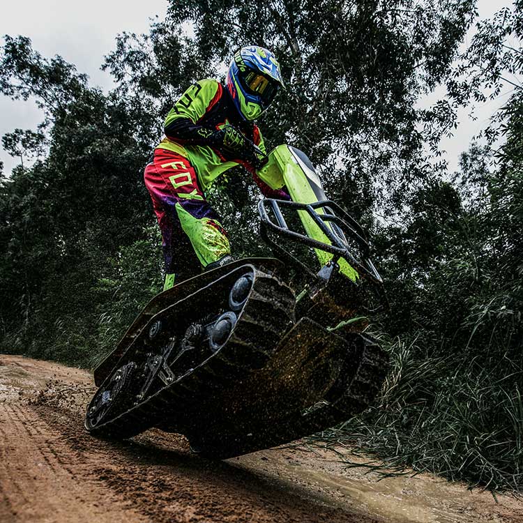 Motoslitta multifunzionale di tipo cingolato pieghevole alimentata elettricamente