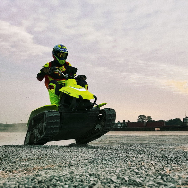 Motoslitta elettrica ad alte prestazioni per uso fuoristrada